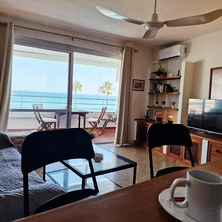 Marbellamar Seafront Apartment