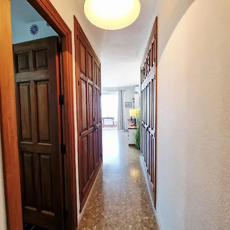 Marbellamar Seafront Апартаменти *